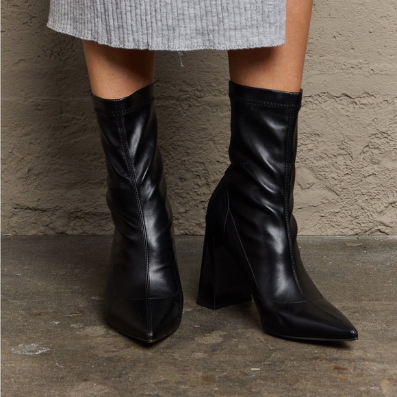 Black Pointed High Block Heel Boots - Picture 4 of 5